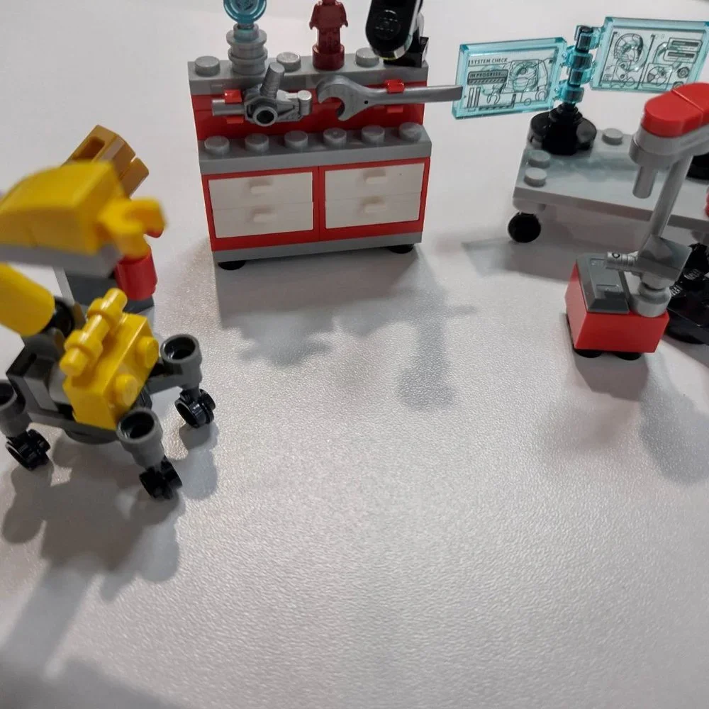 Lego Science Lab set up - Picture 2 of 5